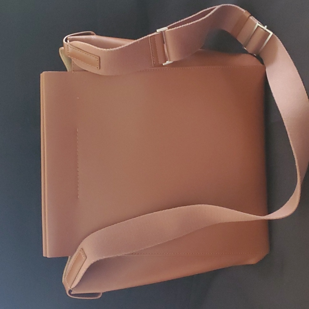 EVERLANE FORM HANDBAG